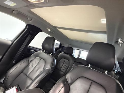 Used 2023 Volvo XC40 B5 Plus image 24
