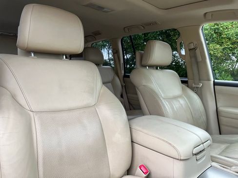 Used 2013 Lexus LX 570 4WD w/ Luxury Pkg image 28
