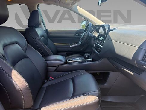 Used 2024 Nissan Pathfinder SL AWD/4WD image 8