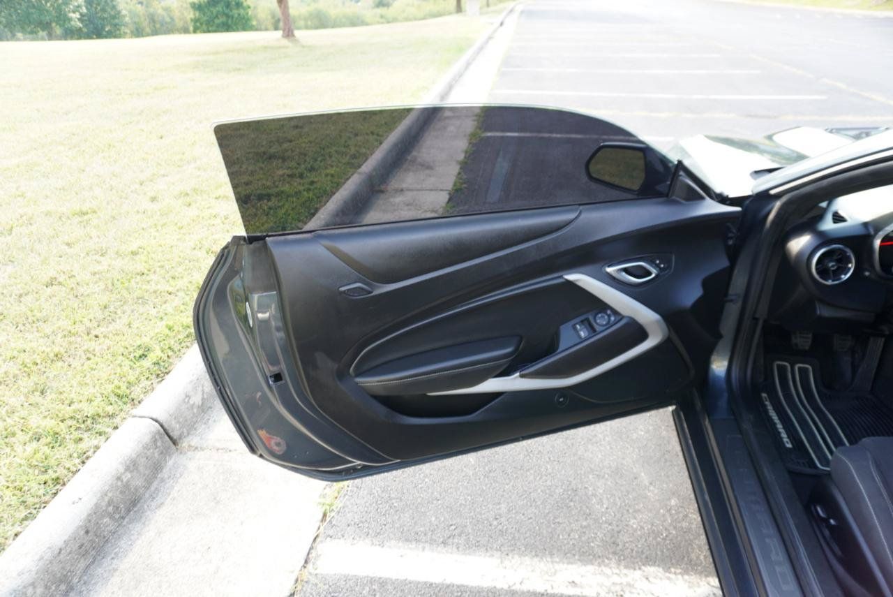 Used 2020 Chevrolet Camaro SS RWD image 18