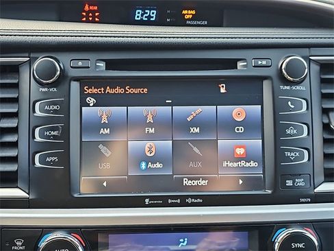 Used 2018 Toyota Highlander XLE w/ Carpet Mat Package (TMS) image 11