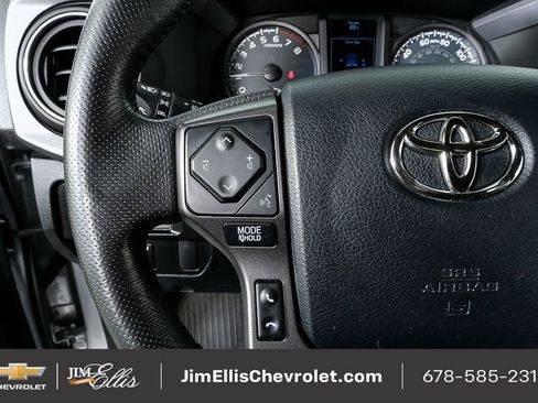 Used 2016 Toyota Tacoma TRD Off-Road image 10