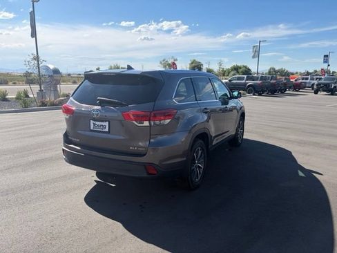 Used 2019 Toyota Highlander XLE AWD/4WD image 5