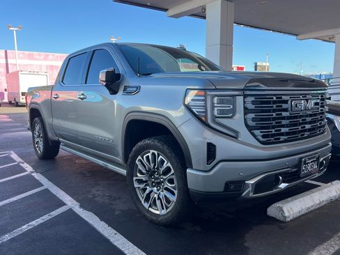 Used 2024 GMC Sierra 1500 Denali Ultimate image 2