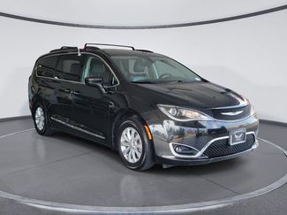 Used 2017 Chrysler Pacifica Touring-L video 1