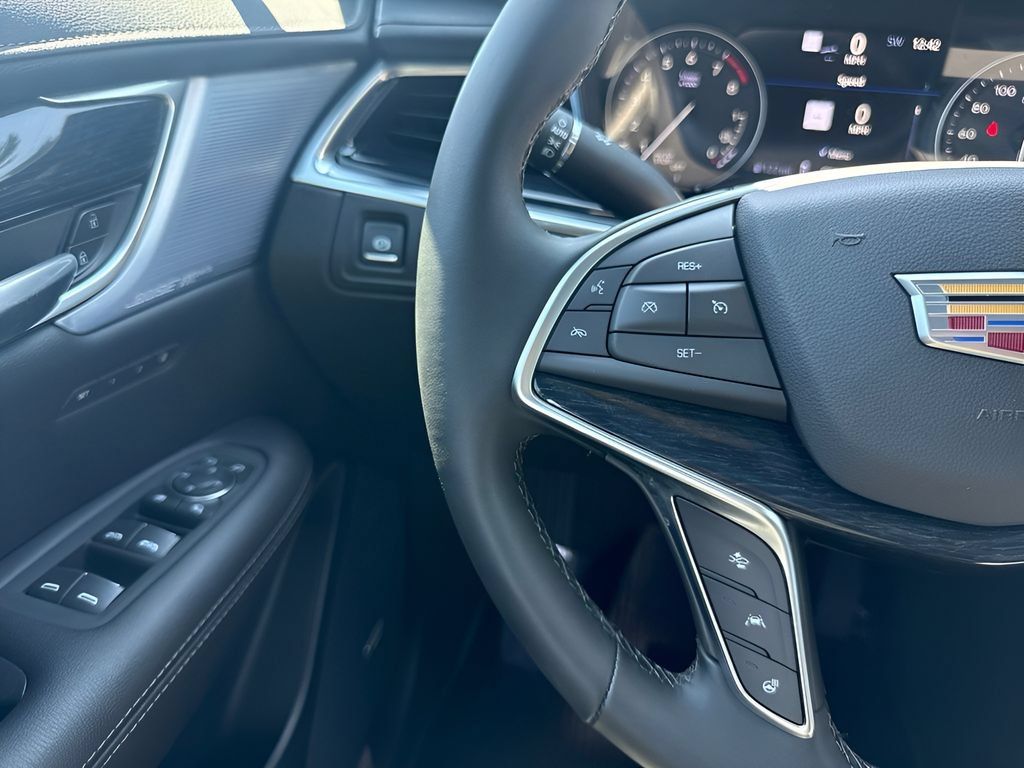 Used 2026 Cadillac XT5 Premium Luxury w/ LPO, ONYX Package FWD image 17