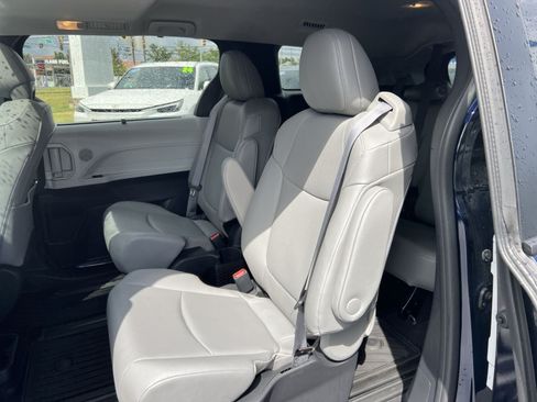 Used 2025 Toyota Sienna XLE w/ XLE Plus Package AWD/4WD image 24