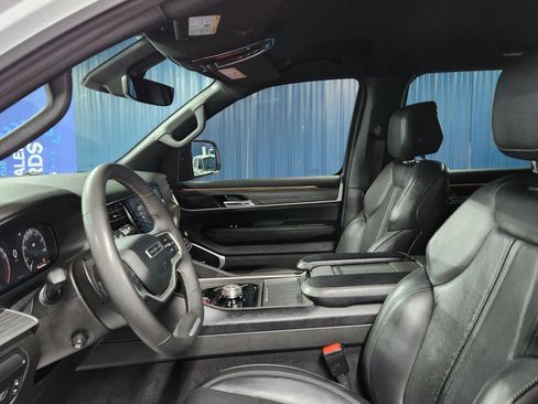 Used 2023 Jeep Wagoneer L Series II image 7