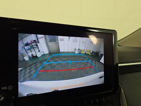 Used 2024 Toyota Corolla LE w/ LE Convenience Package image 18