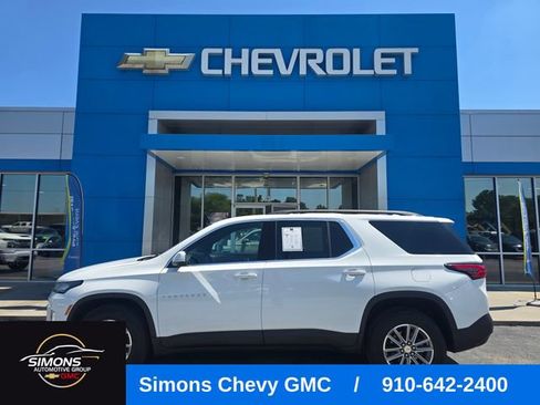 Used 2023 Chevrolet Traverse LT w/ Rear Camera Mirror Package AWD/4WD image 2