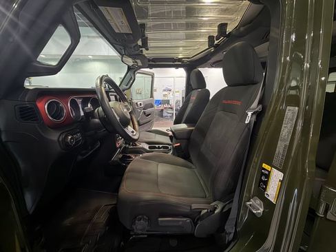 Used 2021 Jeep Wrangler Unlimited Rubicon w/ Cold Weather Group AWD/4WD image 11