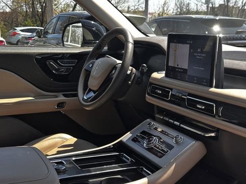Certified 2023 Lincoln Aviator AWD w/ Premium Package image 33