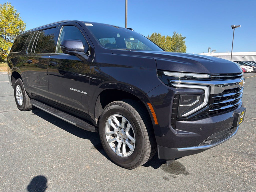 Used 2026 Chevrolet Suburban LT w/ Comfort Package AWD/4WD image 1