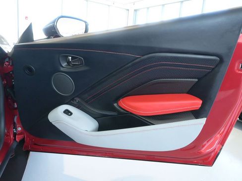Used 2023 Aston Martin V12 Vantage Roadster RWD image 31