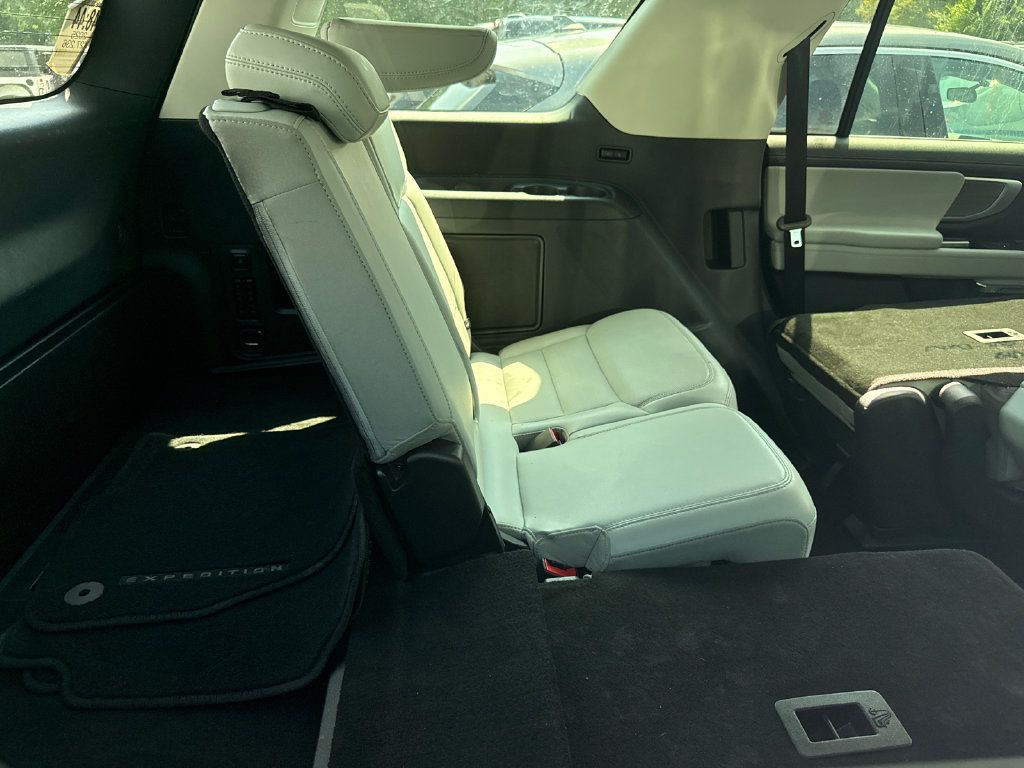Used 2025 Ford Expedition Platinum w/ Driver's Package AWD/4WD image 16