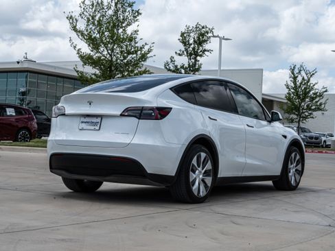 Used 2023 Tesla Model Y Long Range image 9