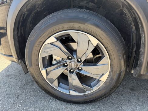 Used 2025 Nissan Rogue SV FWD image 32