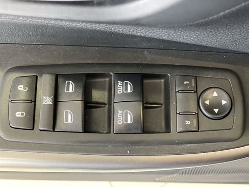 Used 2019 Jeep Cherokee Latitude Plus image 16