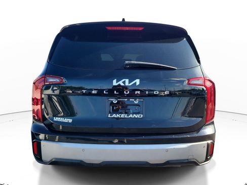 Used 2023 Kia Telluride LX FWD image 5