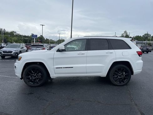 Used 2019 Jeep Grand Cherokee Altitude AWD/4WD image 3