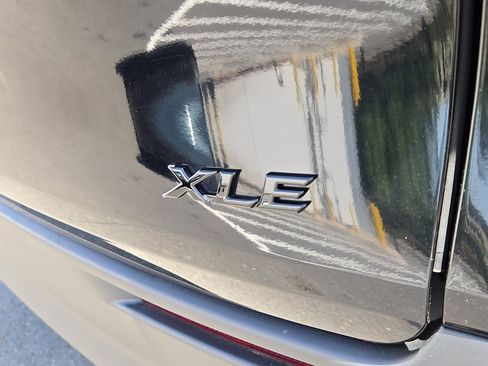Used 2025 Toyota Sienna XLE Woodland Edition AWD/4WD image 32