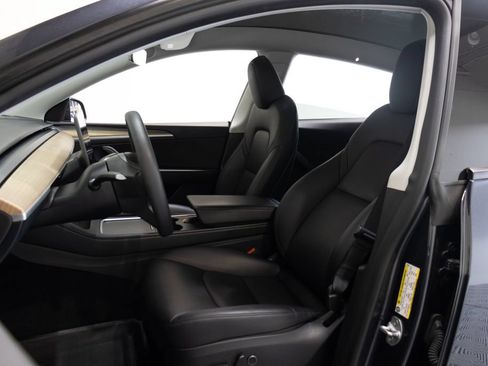 Used 2024 Tesla Model Y Long Range AWD/4WD image 18
