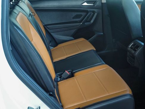 Used 2018 Volkswagen Tiguan SE w/ Panoramic Sunroof Package AWD/4WD image 14