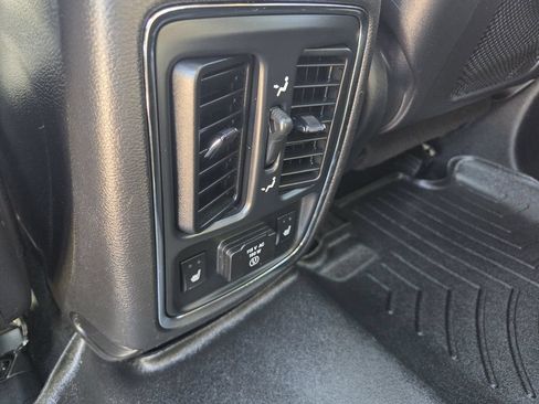 Used 2013 Jeep Grand Cherokee Overland AWD/4WD image 10