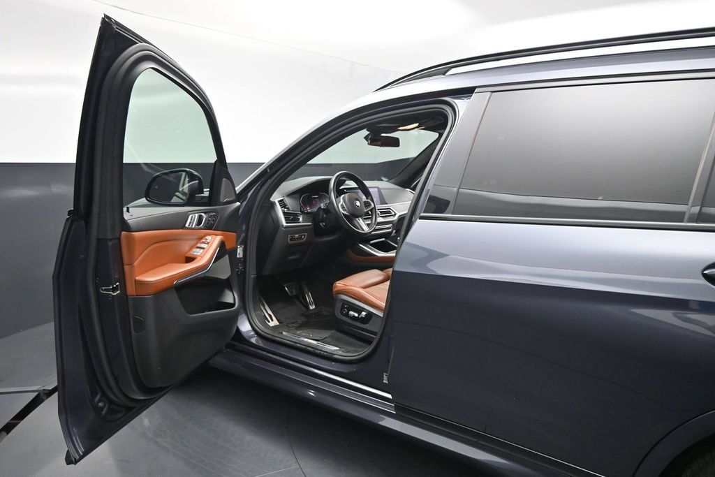 Used 2020 BMW X7 M50i w/ Dynamic Handling Package AWD/4WD image 8