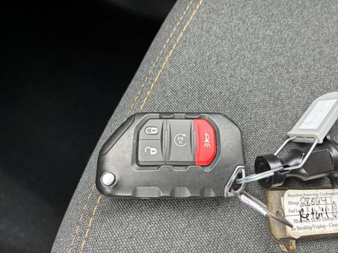 Used 2025 Jeep Wrangler Sahara image 21