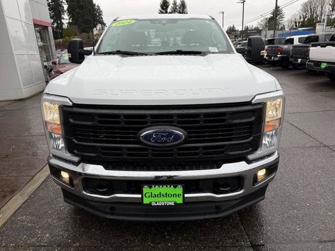 Used 2025 Ford F250 XL w/ XL Chrome Package image 9