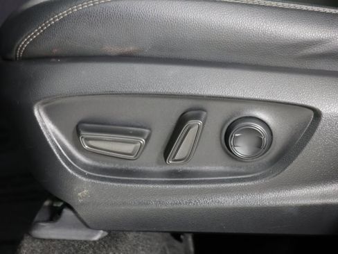 Used 2022 Toyota Corolla Cross XLE FWD image 23