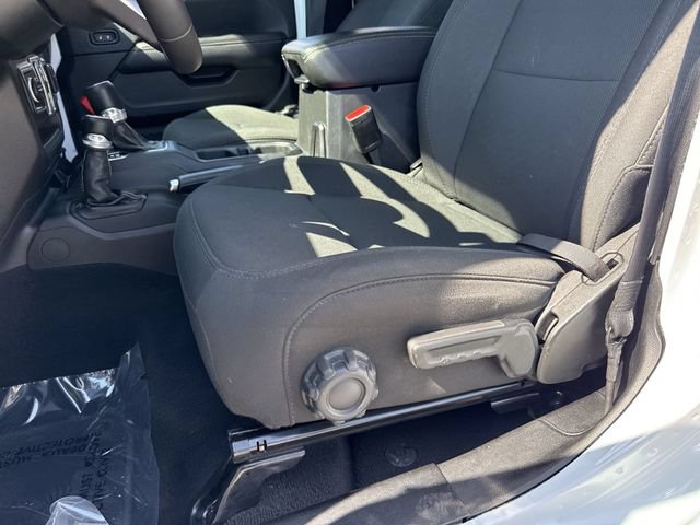 Used 2023 Jeep Gladiator Overland AWD/4WD image 12