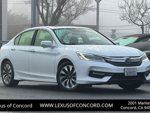 Used 2017 Honda Accord Touring image 1