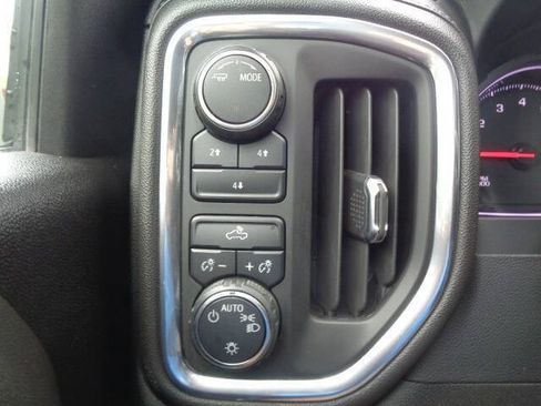 Used 2022 Chevrolet Silverado 2500 LT AWD/4WD image 19