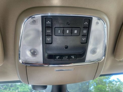 Used 2019 Jeep Grand Cherokee Overland AWD/4WD image 24