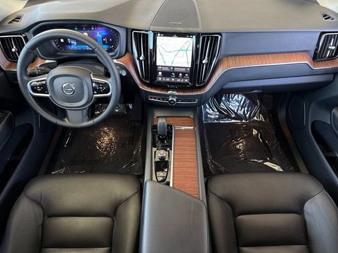 Certified 2023 Volvo XC60 B5 Plus AWD/4WD image 12