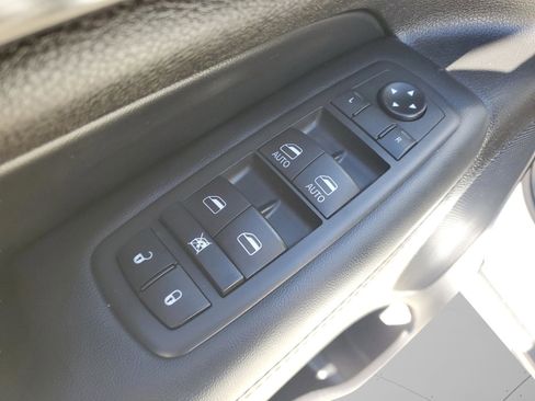 Certified 2019 Jeep Grand Cherokee Laredo w/ 18" Wheel & 8.4" Radio Group image 31