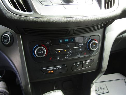 Used 2019 Ford Escape SE image 22