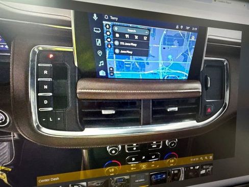 Used 2024 Chevrolet Suburban High Country w/ Premium Package 2 AWD/4WD image 15