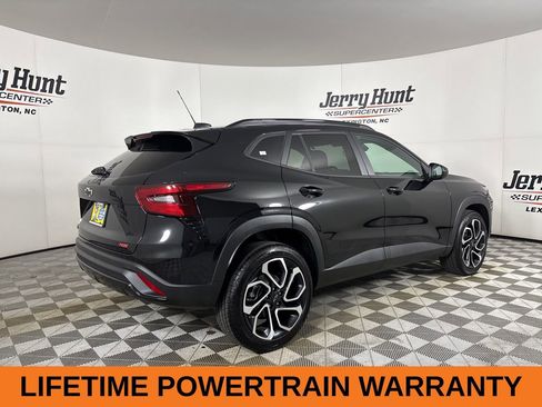 Used 2025 Chevrolet Trax RS w/ Driver Confidence Package image 5