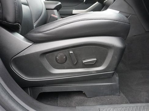 Used 2022 Ford Explorer XLT w/ Equipment Group 202A image 38