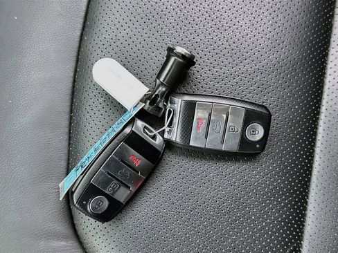 Used 2015 Kia Soul + w/ Primo Package FWD image 27