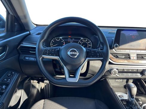 Used 2024 Nissan Altima 2.5 SV image 18