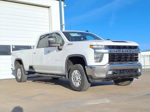 Used 2023 Chevrolet Silverado 2500 LT w/ Convenience Package image 3