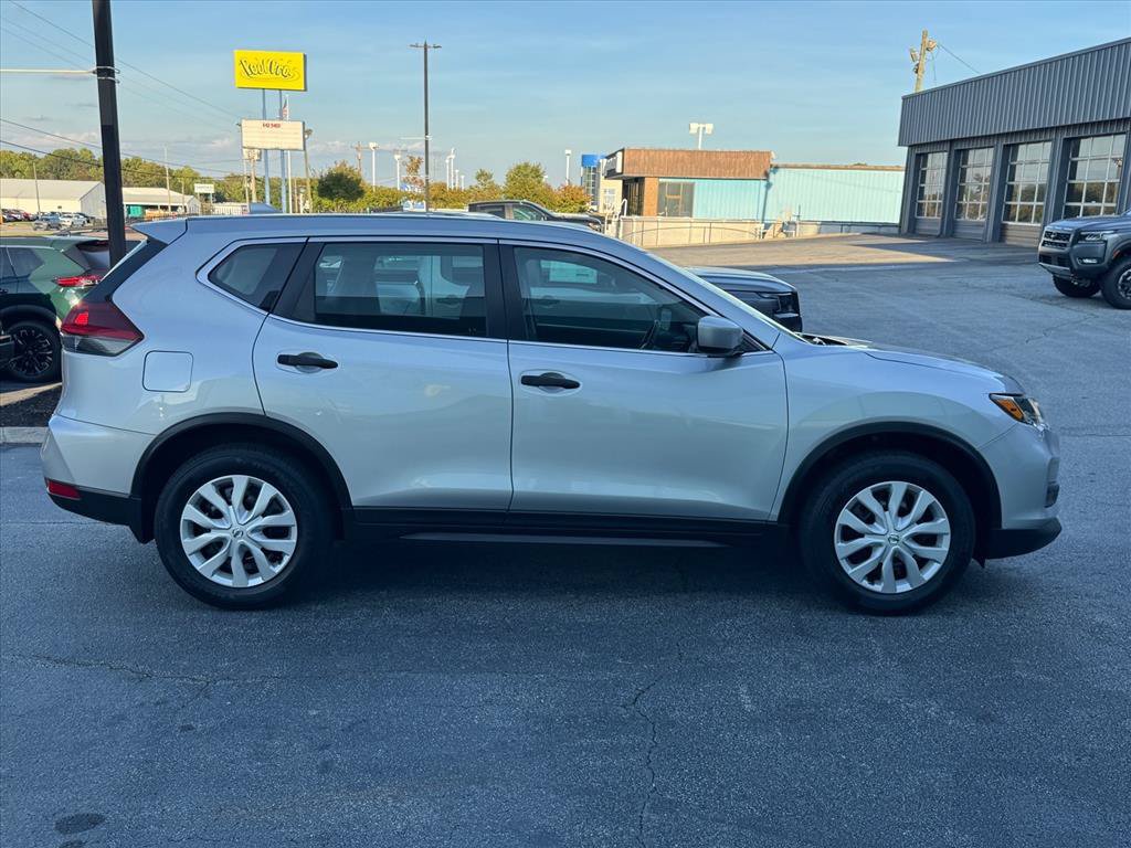Used 2020 Nissan Rogue S FWD image 2