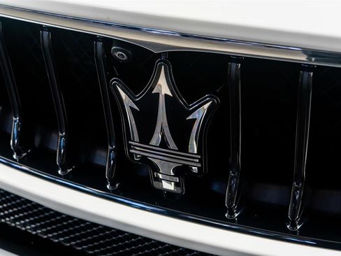 Used 2023 Maserati Ghibli Modena image 25