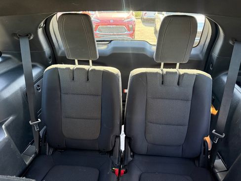 Used 2018 Ford Explorer XLT w/ Equipment Group 201A FWD image 26