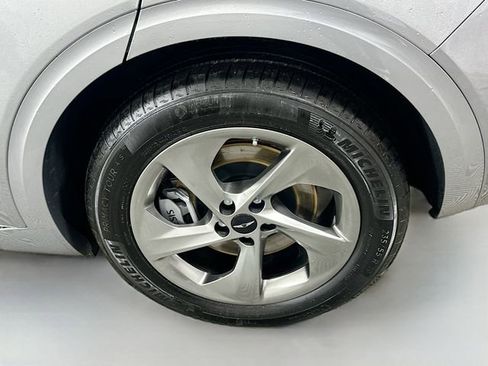 Certified 2026 Genesis GV70 2.5T Advanced image 32