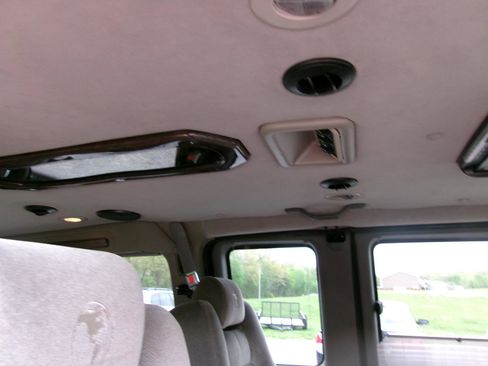 Used 2008 GMC Savana 1500 w/ Preferred Equipment Group RWD image 14